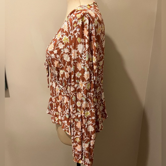 Time Goes By Cropped Peplum Deep V  Top in Red Clay Floral, size Large - Picture 5 of 9